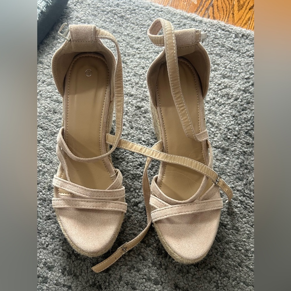 Beige summer espadrille sandal heel